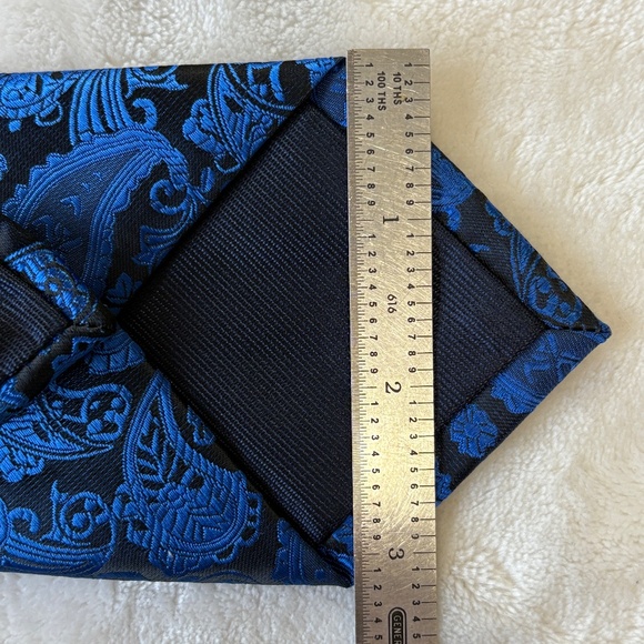 100% Silk Designer 58" Necktie & Matching Pocket Square Set Blue & Black Paisley - Picture 6 of 6